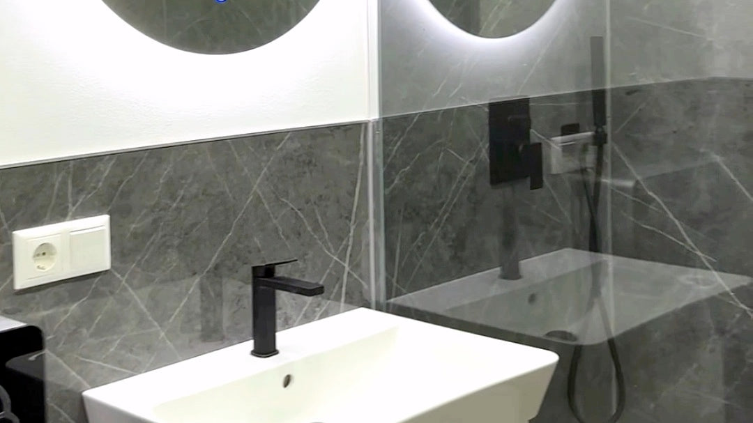 Sanierung nach einer Hochwasserkatastrophe: Wie flexible Paneele helfen, das Badezimmer zu renovieren
