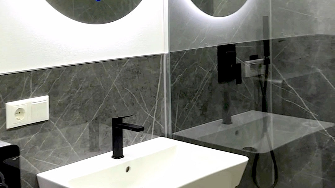 Sanierung eines Badezimmers mit flexiblen Kunststoffpaneelen